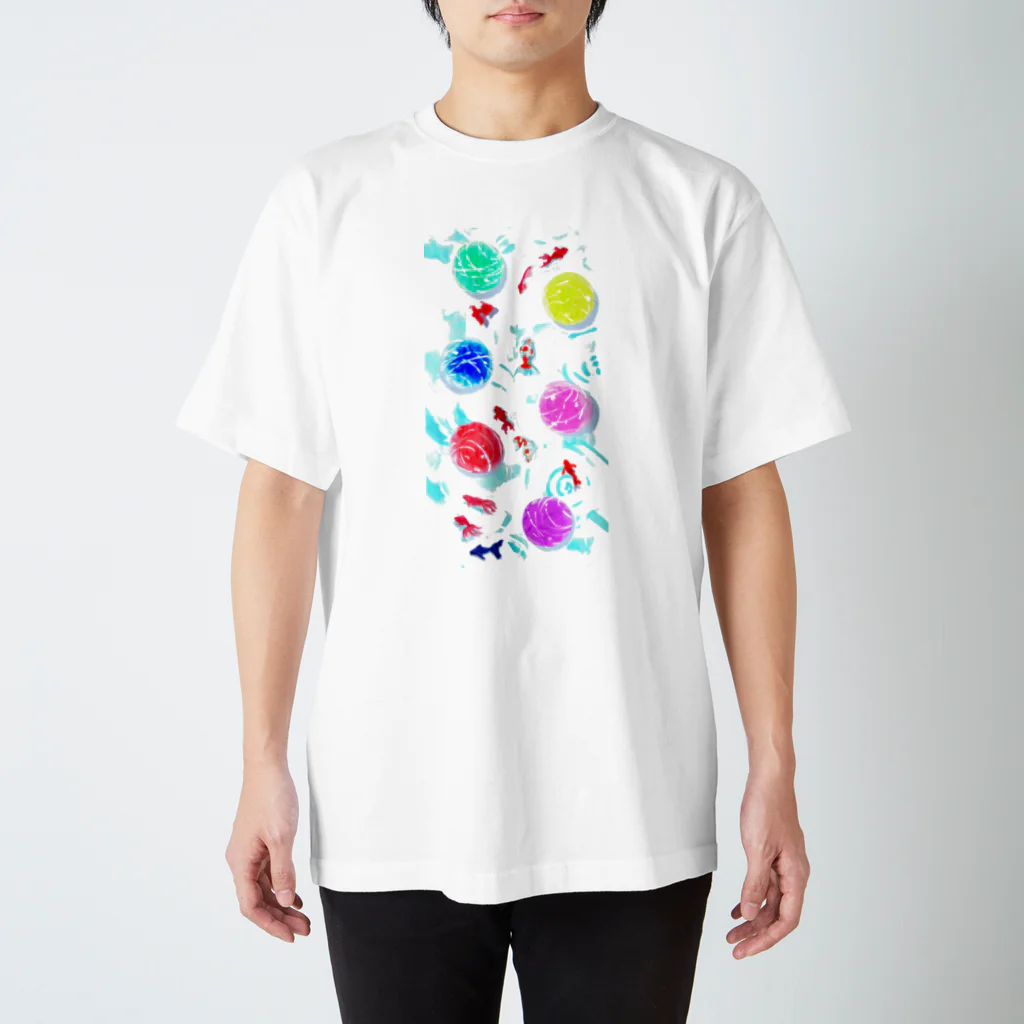 犬張子さんのお店の金魚と水風船 Regular Fit T-Shirt