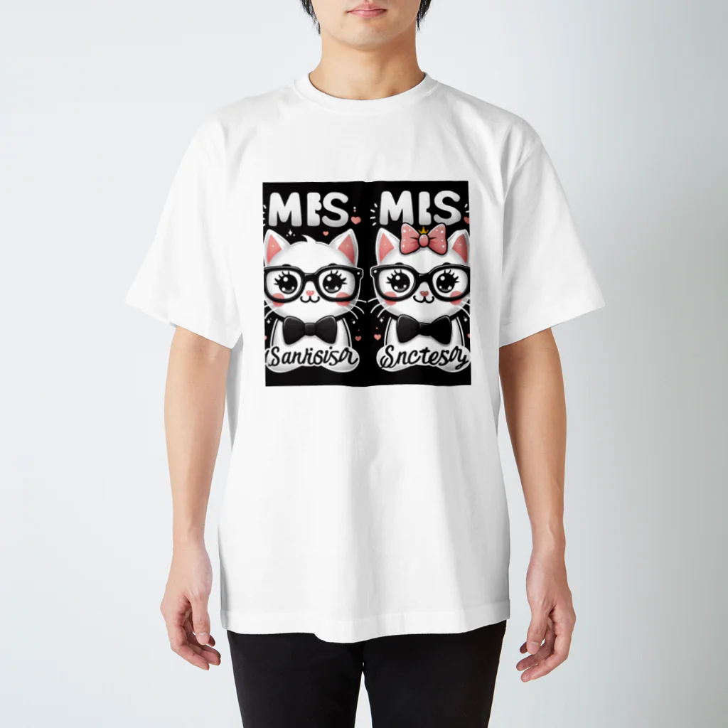 MKYU4の可愛い男女の猫たち Regular Fit T-Shirt