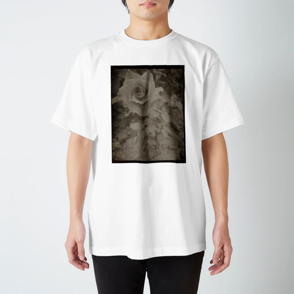 Exact Miscellaneousの季節はずれに咲く Regular Fit T-Shirt