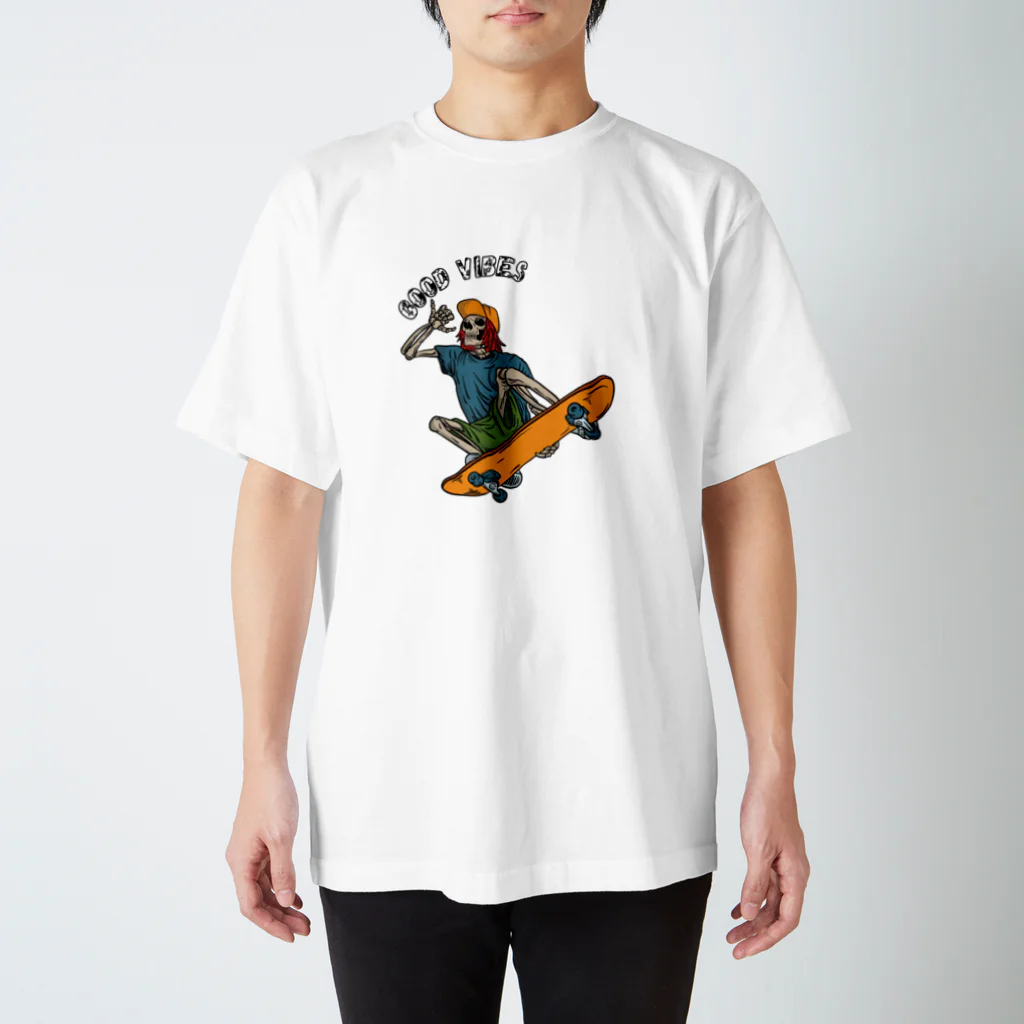 スタイリッシュ屋の【スカルスケーター】 Regular Fit T-Shirt