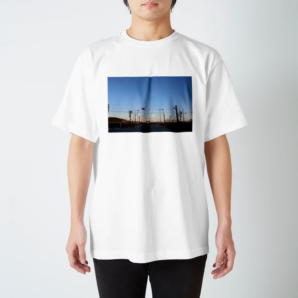 obentou85のあの日の踏み切り Regular Fit T-Shirt