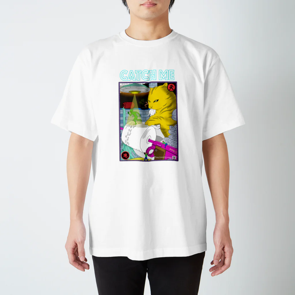 Manhole Delivery　の宇宙人と戯れる猫 スタンダードTシャツ Regular Fit T-Shirt