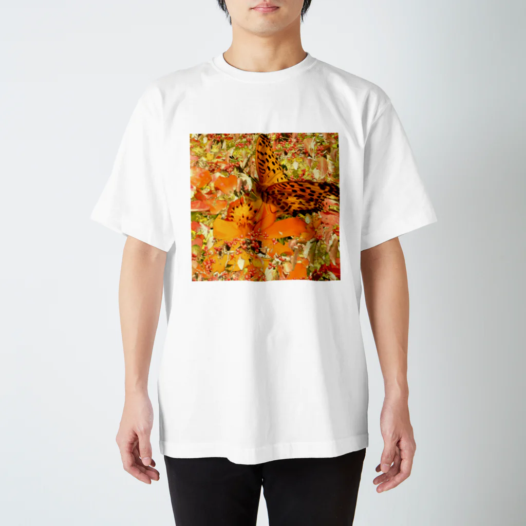 つつみあまねの蝶々柄Tシャツ Regular Fit T-Shirt