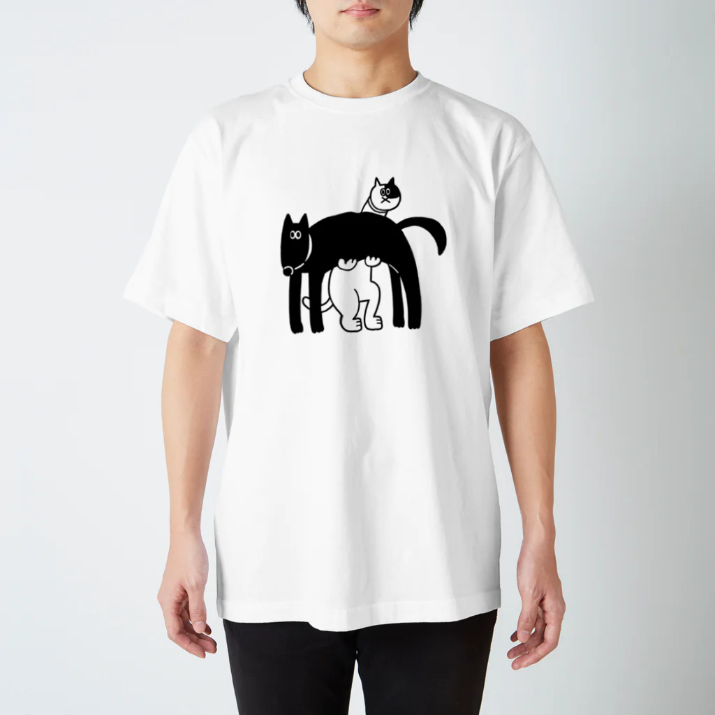 とろろとろろの犬を持った猫 スタンダードTシャツ