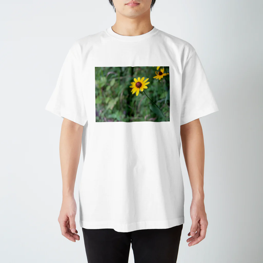 すみれ色のいえの夏のきいろのおはな Regular Fit T-Shirt