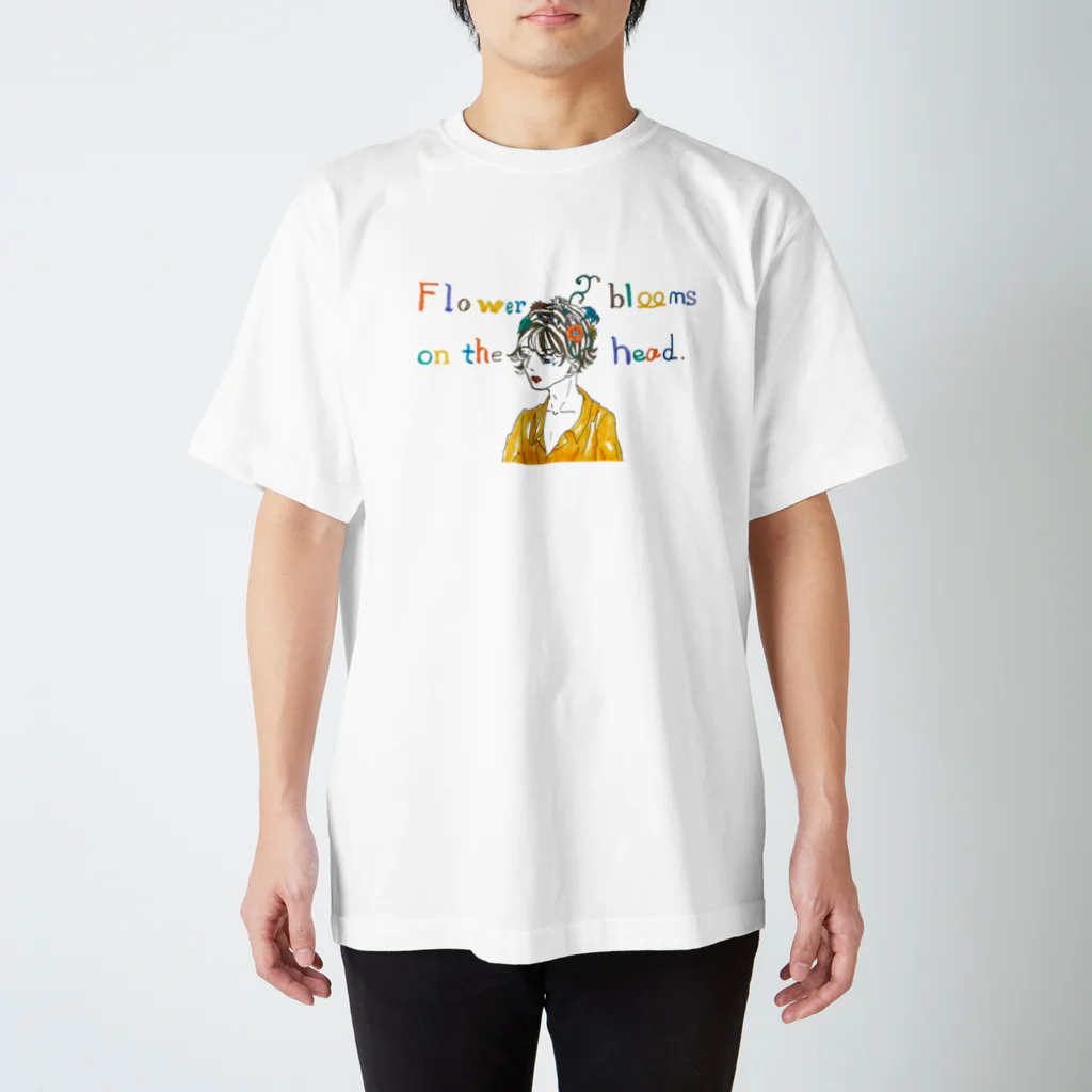 サエリの落書きのFlower blooms on the head. Regular Fit T-Shirt