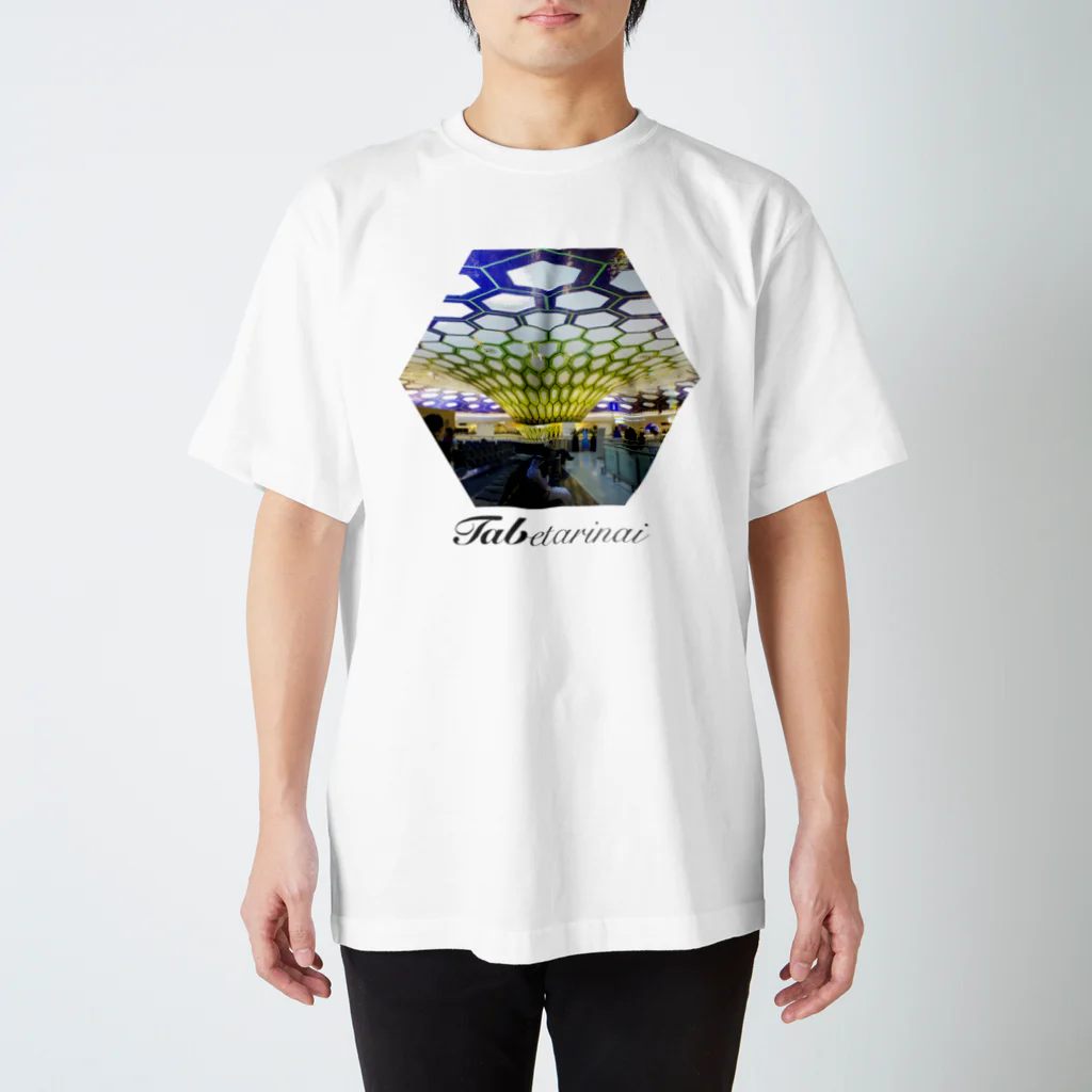 Tabetarinai Storeのアブダビ空港 - UAEシリーズ Regular Fit T-Shirt