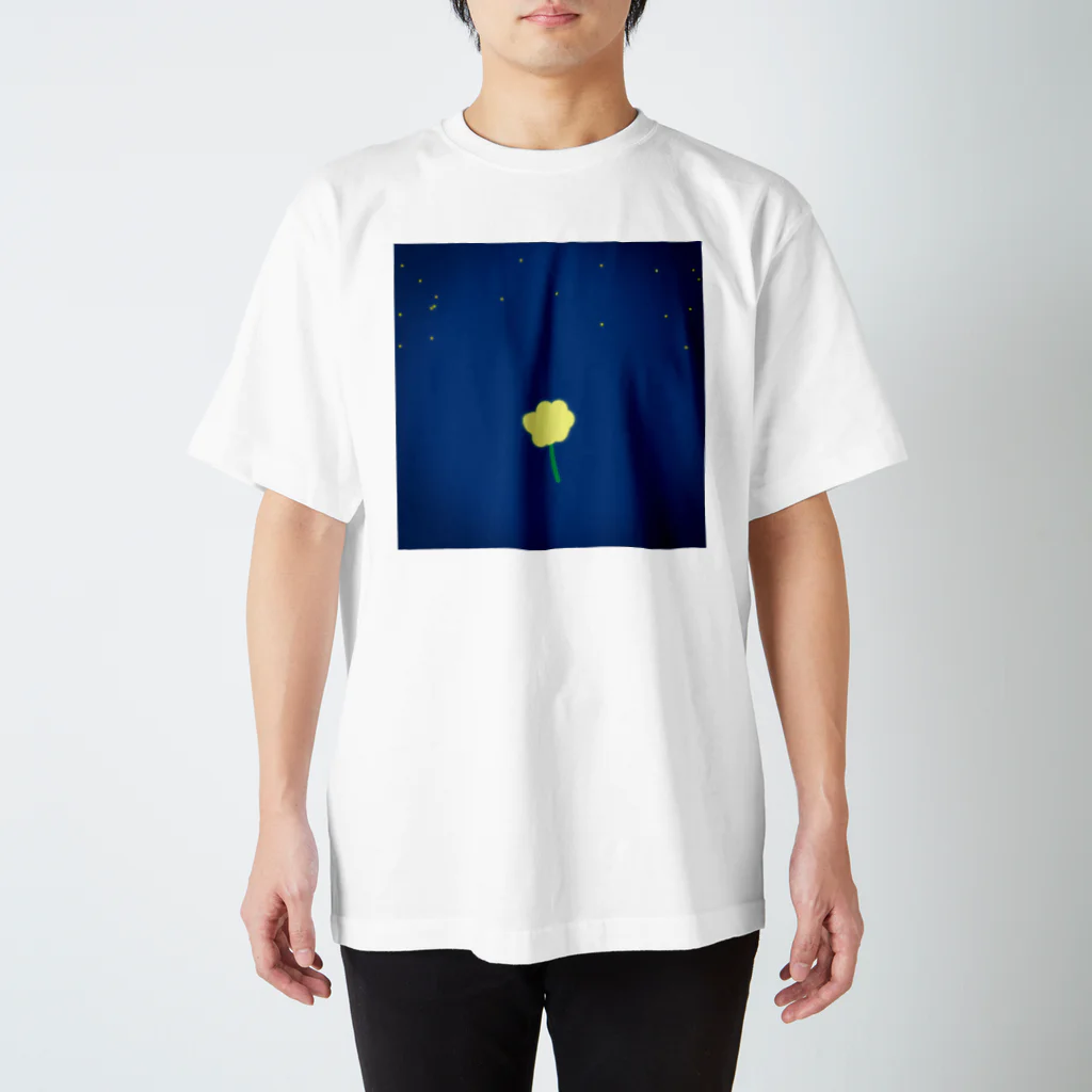 菜の花の夜空に浮かぶ一輪の花 スタンダードTシャツ