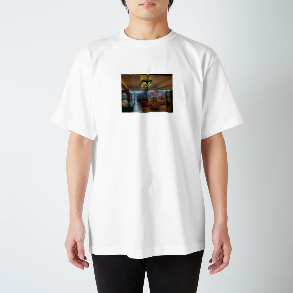 o-yasuminasai の誰も知らない Regular Fit T-Shirt