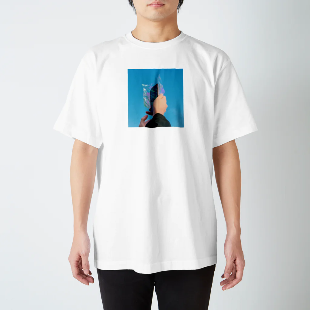 _leafmoon24の青空スマホ Regular Fit T-Shirt