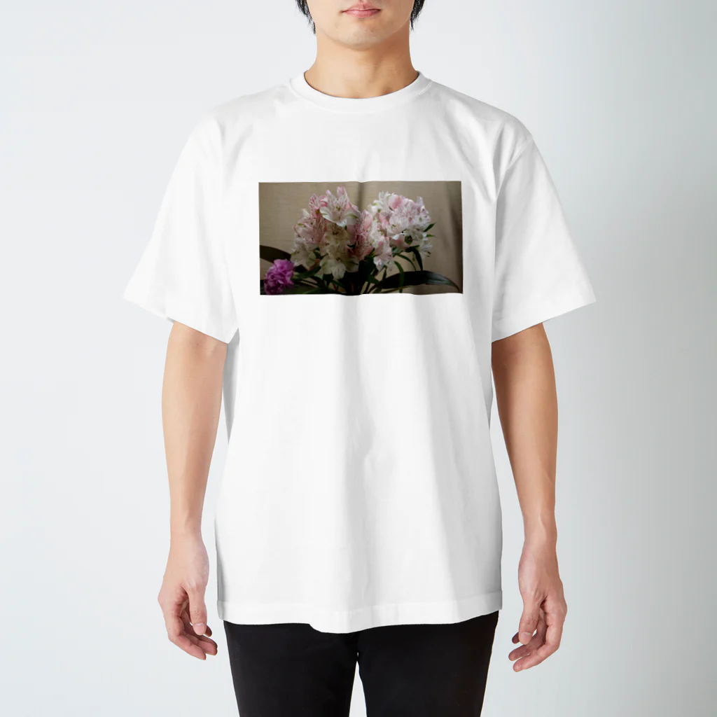 deconbatchのんまあ！綺麗なお花ですこと！ Regular Fit T-Shirt