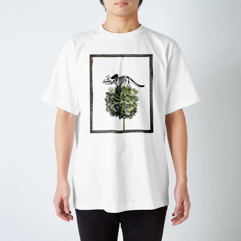 tottoのトリケラトプス骨格と紫陽花 スタンダードTシャツ