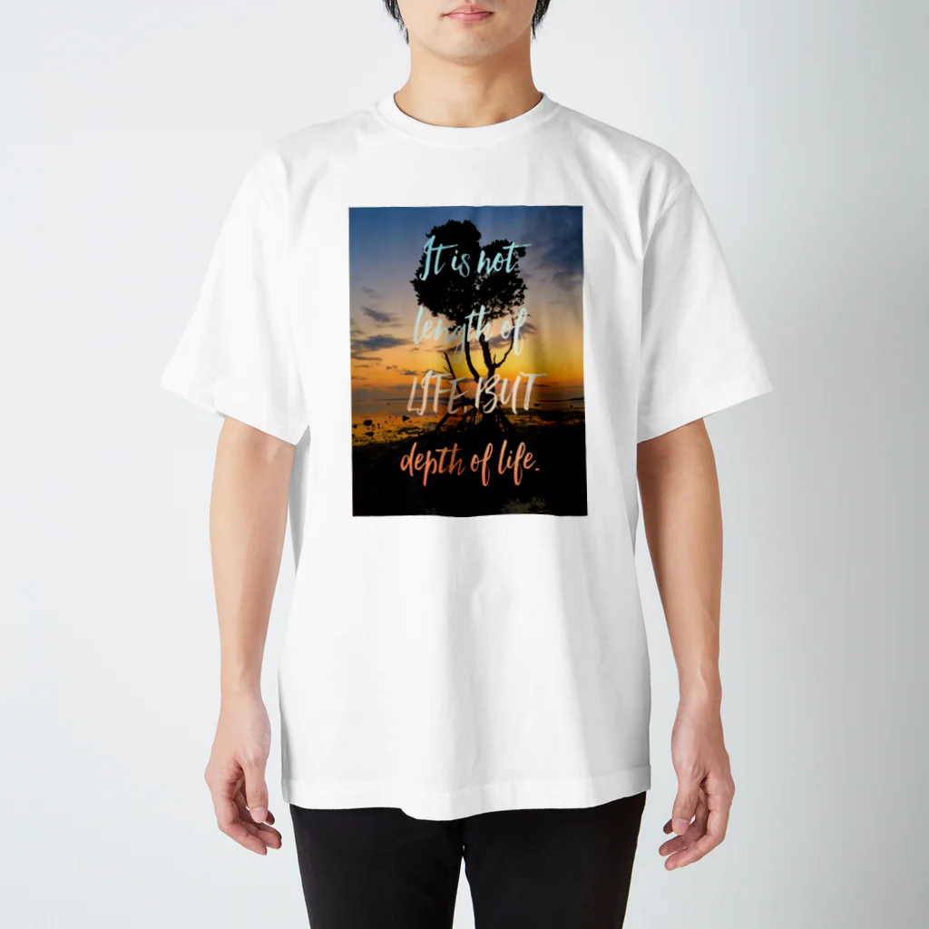 mizuphoto galleryの重要なのは人生の長さではない。人生の深さだ。 スタンダードTシャツ