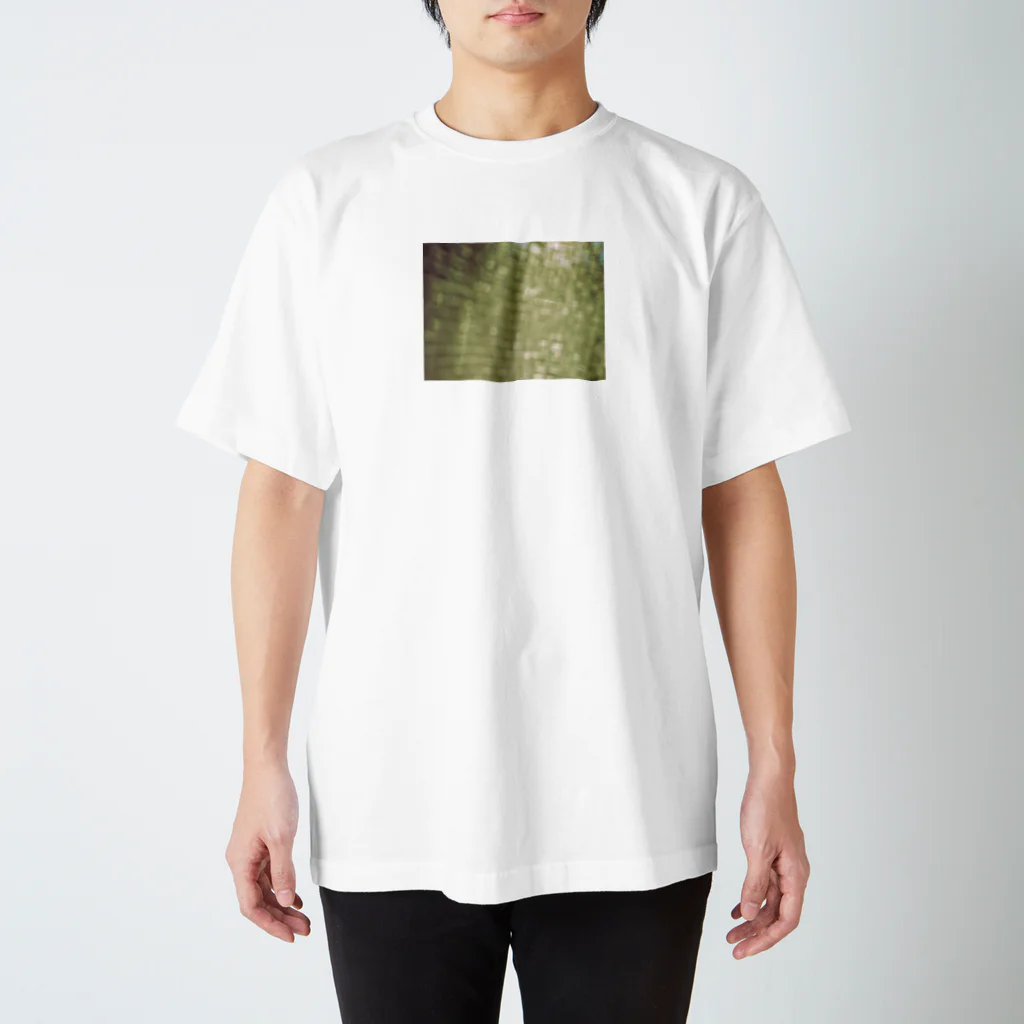 neli+の近距離カーテン Regular Fit T-Shirt