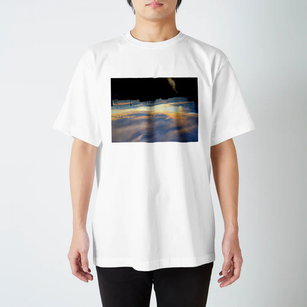 場末の夕空に落ちる Regular Fit T-Shirt