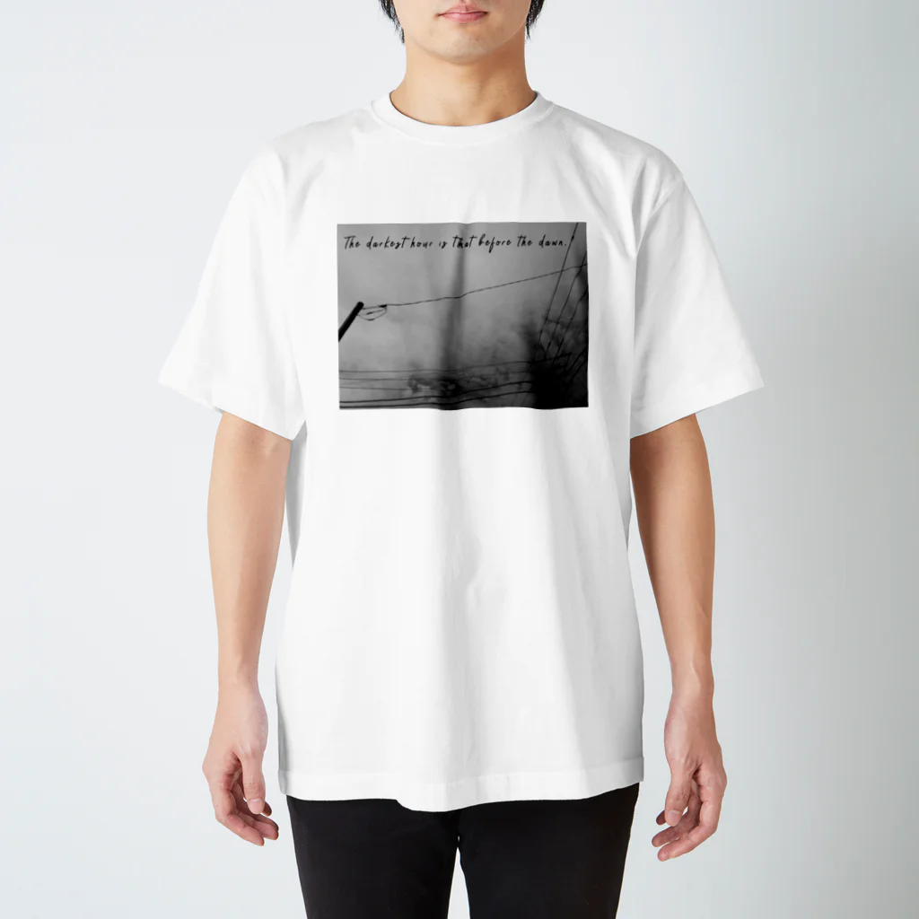 cooLunaのThe darkest hour is that before the dawn. Regular Fit T-Shirt