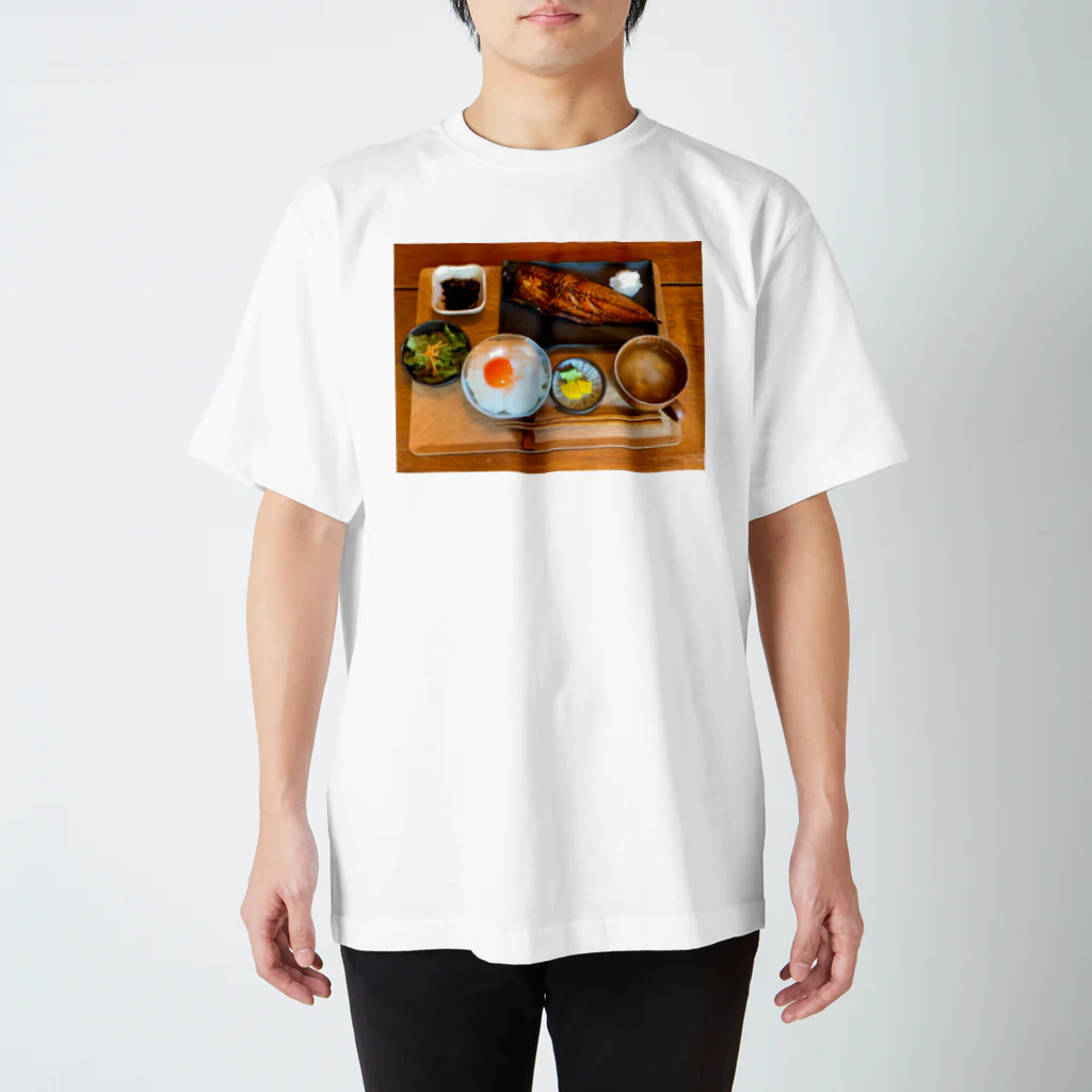 rhbrkn38の美味しい定食 Regular Fit T-Shirt
