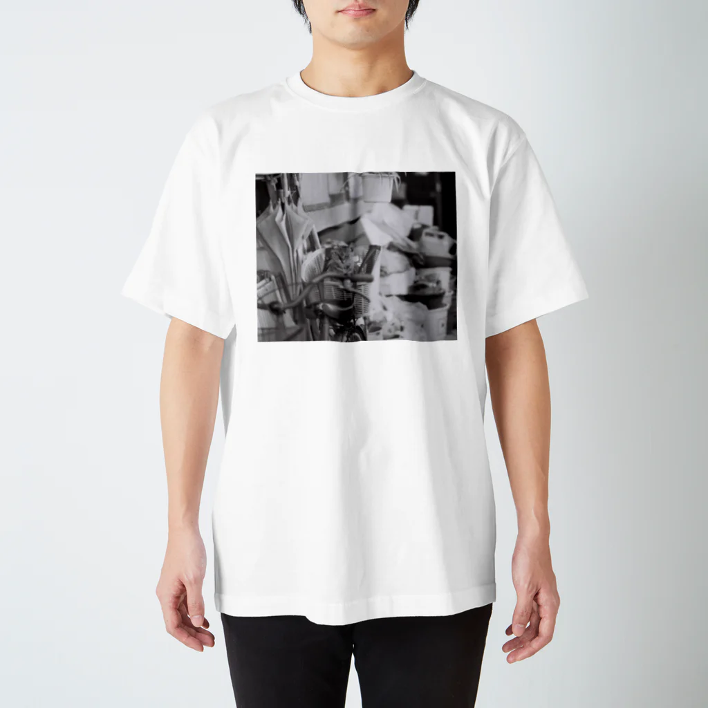 kio photo worksのcat in bicycle スタンダードTシャツ