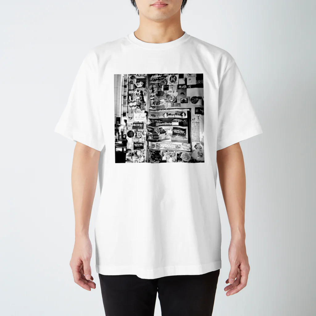 kio photo worksのShibuya wall photo Regular Fit T-Shirt