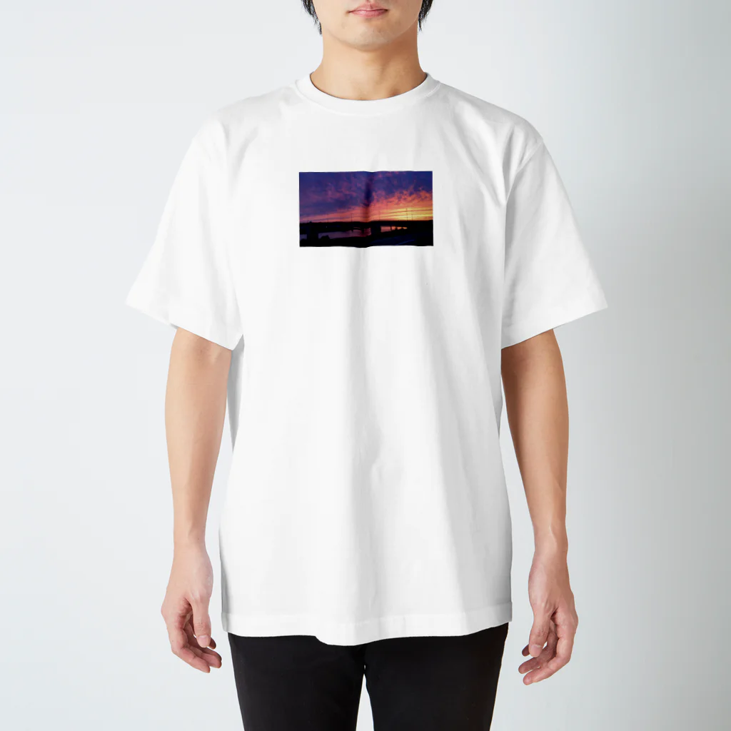 nevereatGrandmaの夕日 Regular Fit T-Shirt