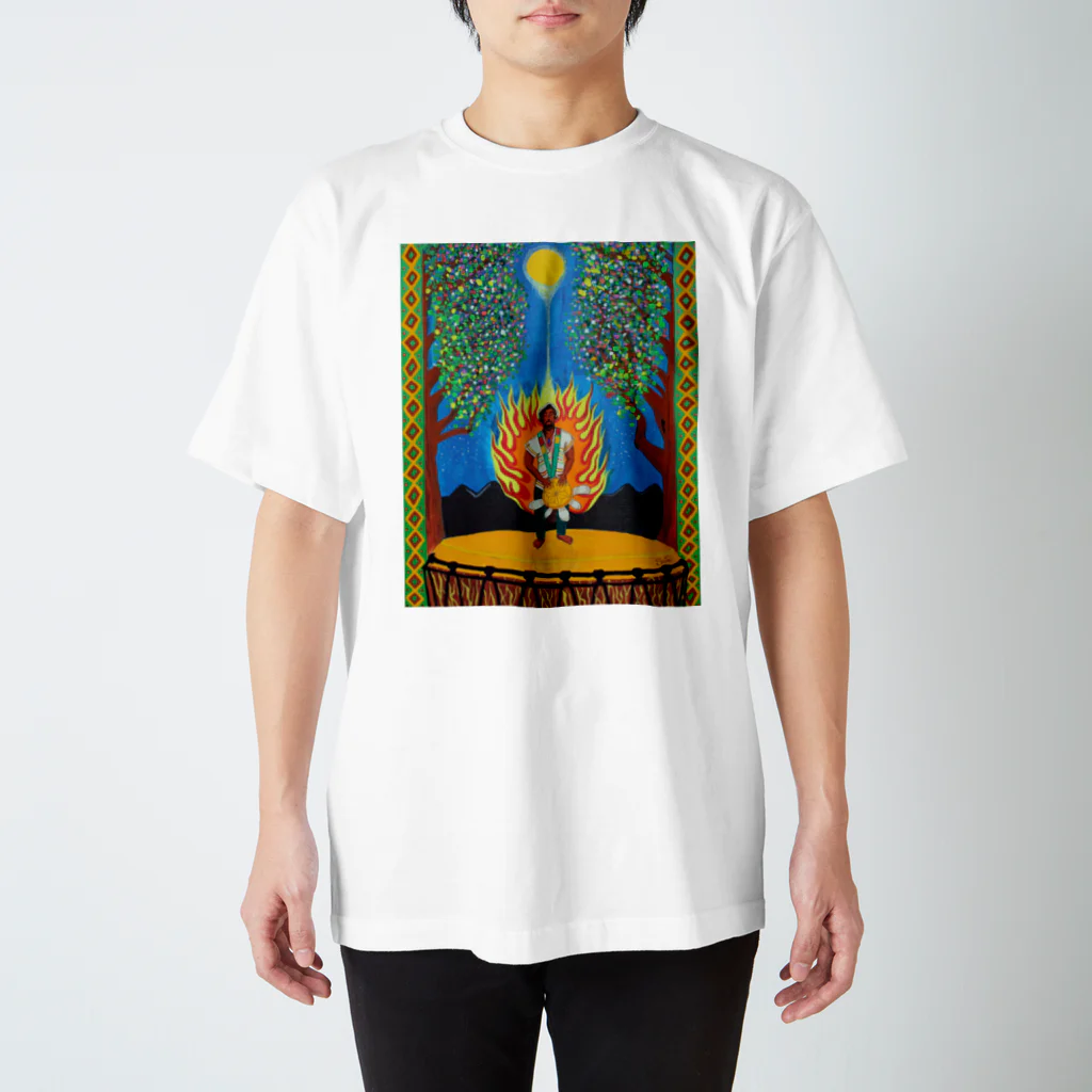 Shin's ShopのDjembe man connected with God Regular Fit T-Shirt