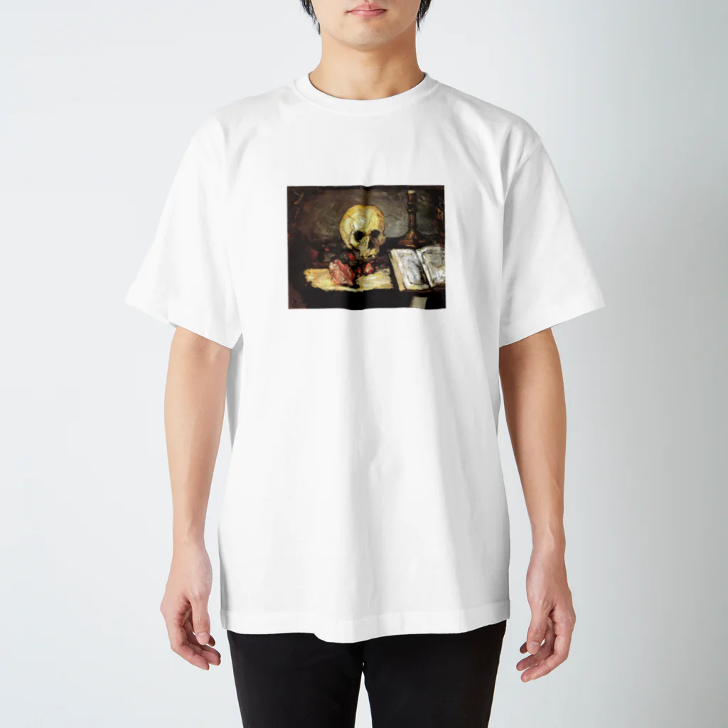 Art Baseのポール・セザンヌ / 1866 / Still life with skull, candle and book Paul Cezanne Regular Fit T-Shirt