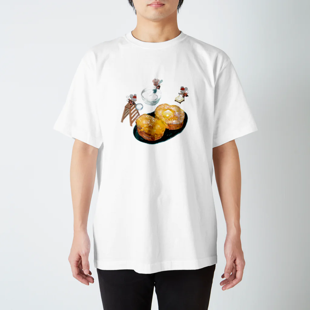 SakihoKurazumiIlustrationのMINOのフレンチトースト Regular Fit T-Shirt