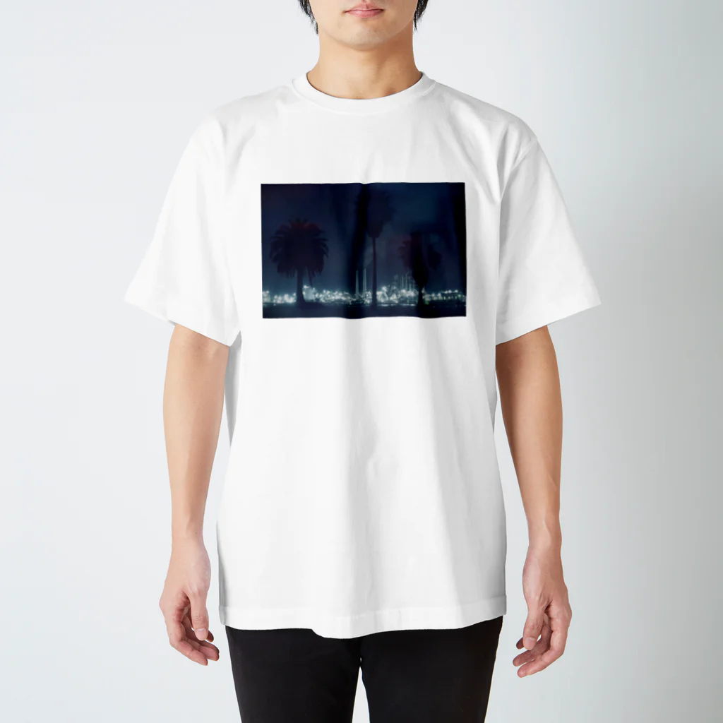 mikkisixxのヤシの木と港2 Regular Fit T-Shirt