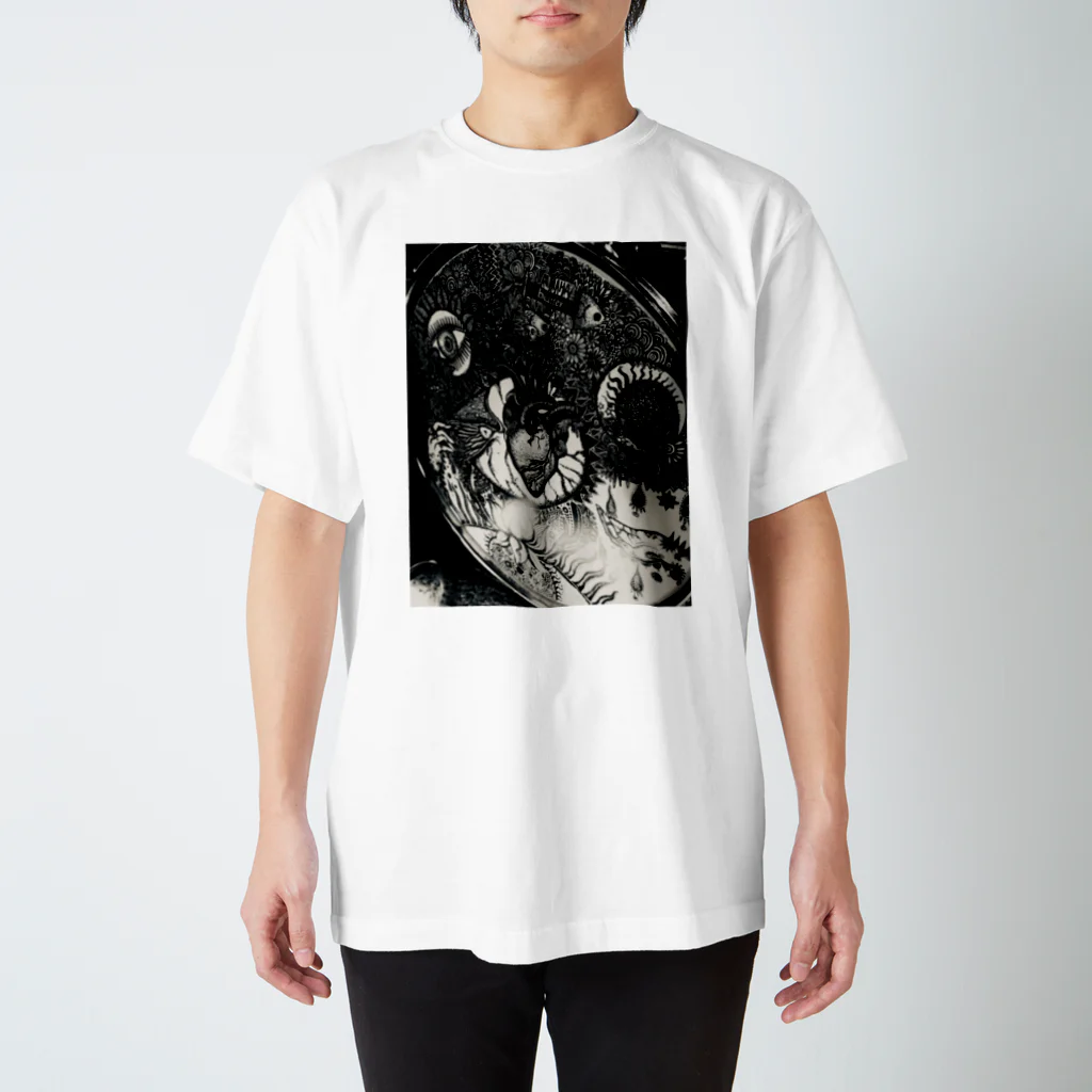 MANDALA MADARAの夜のドラム（タム） スタンダードTシャツ