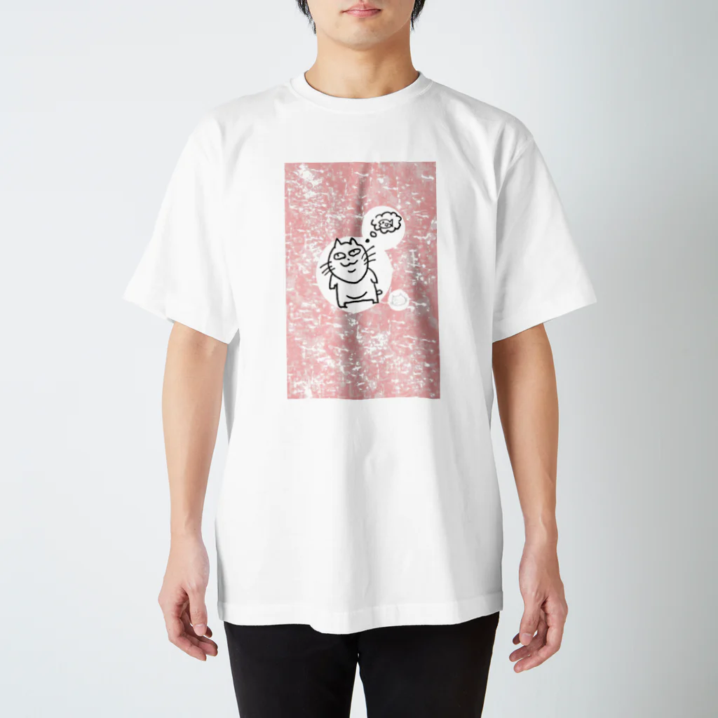 「ましねこ！」公式ストアのましねこ！｜お魚を考える猫(マーブルピンク) Regular Fit T-Shirt