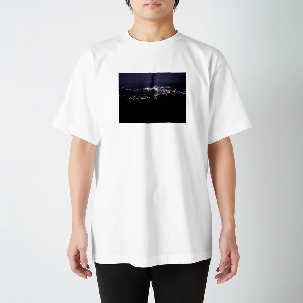 いのうえ(   ᷇࿀ ᷆  )の潤んだ夜景 スタンダードTシャツ