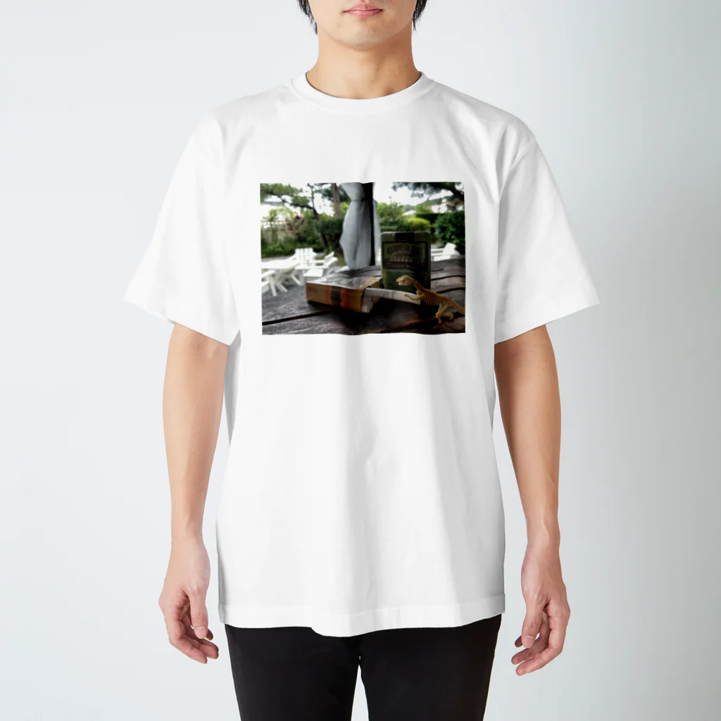 a_ha_26のタバコと恐竜 Regular Fit T-Shirt