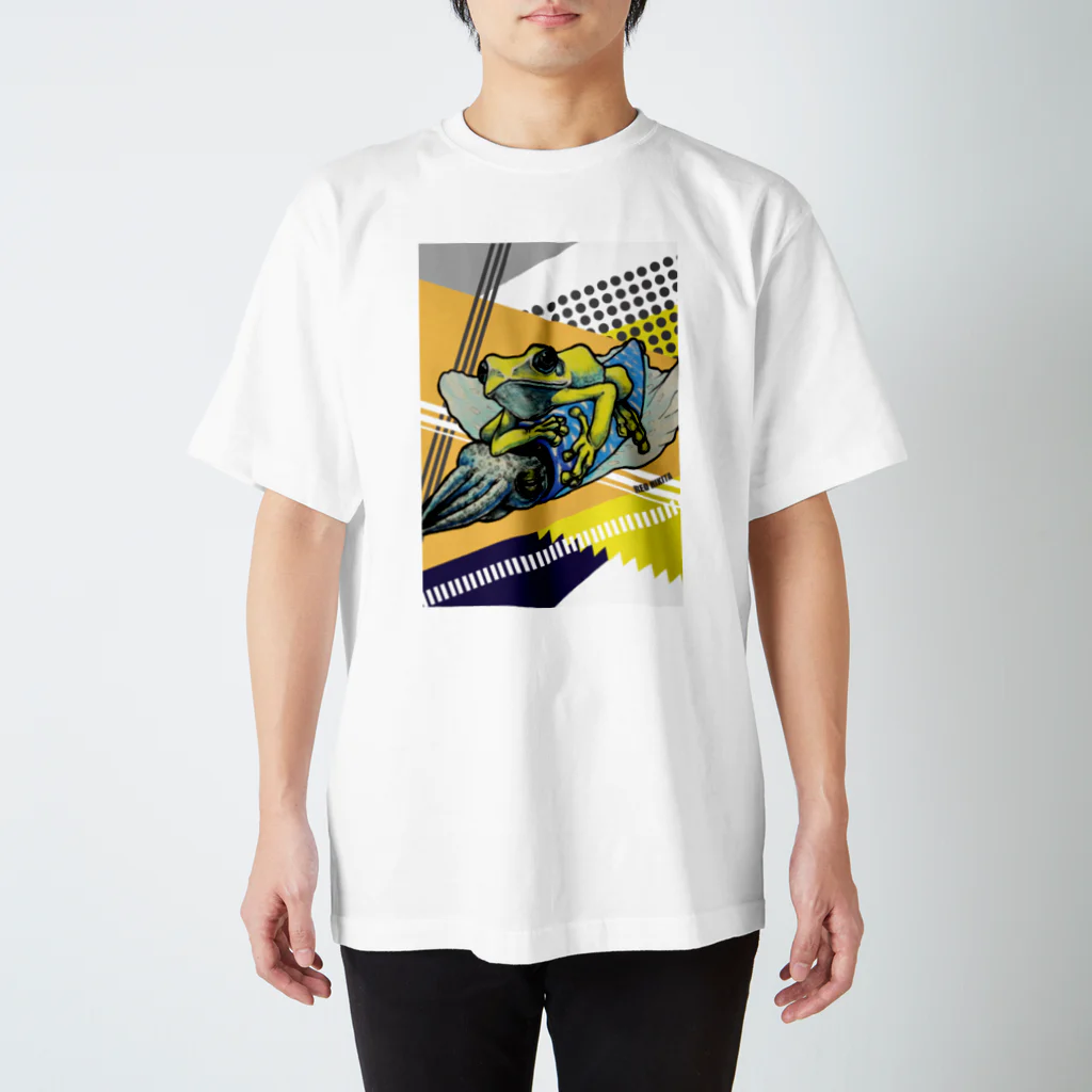引田玲雄 / Reo Hikitaの烏賊乗りPOPデザイン背景 Regular Fit T-Shirt