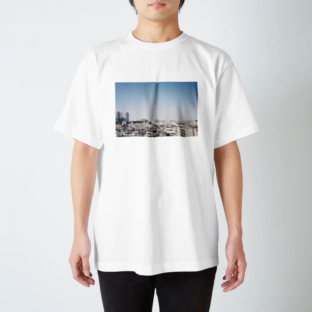 葵の部屋の君の住む街 スタンダードTシャツ