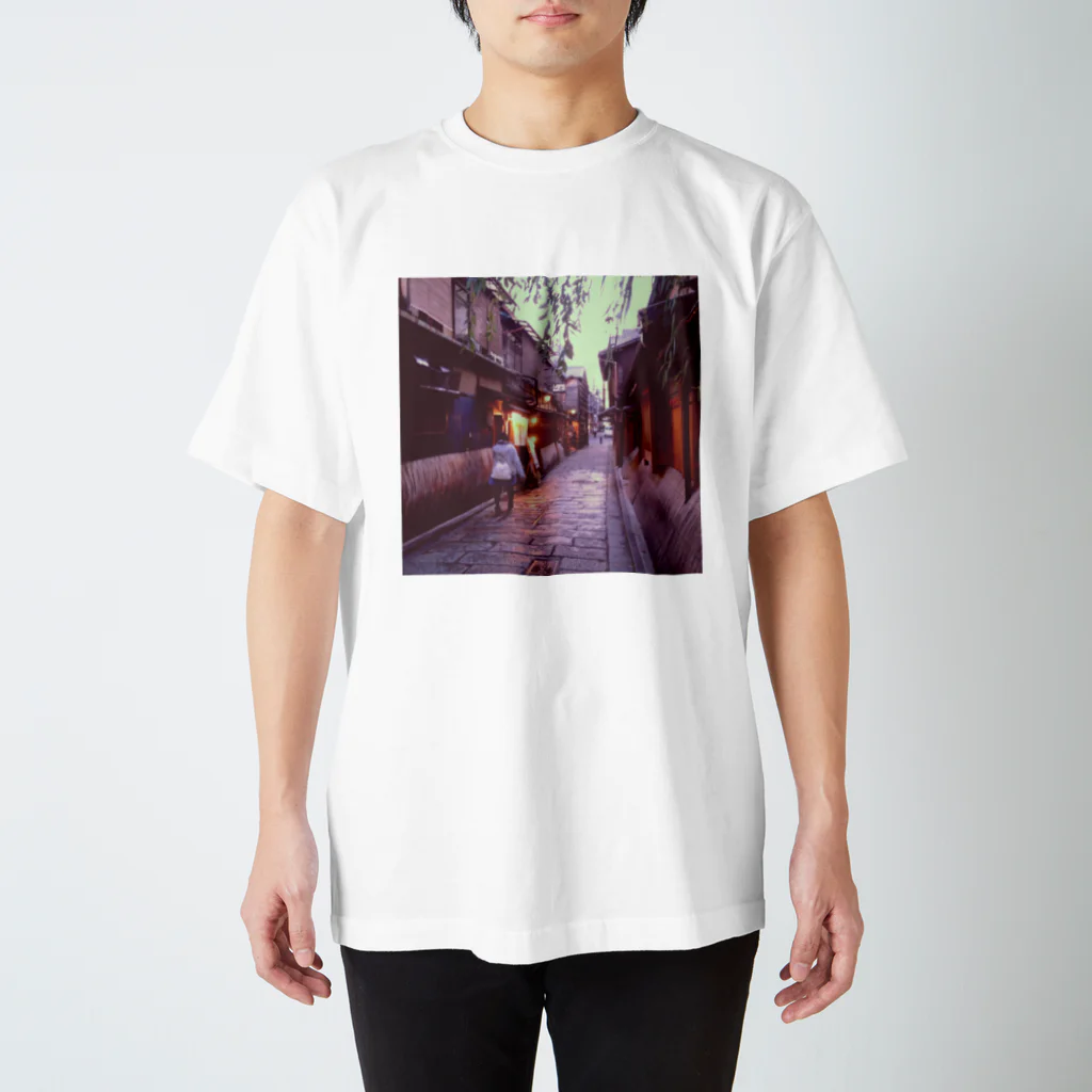 ORUSANのGion Regular Fit T-Shirt