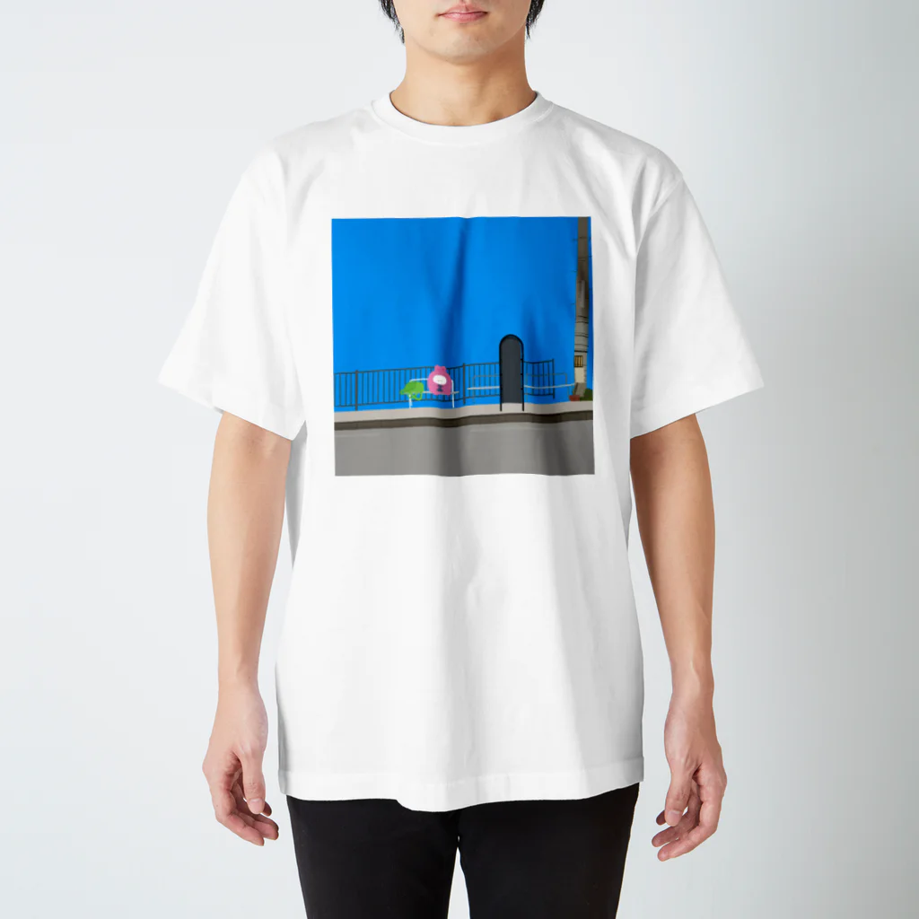 おもちのおみせのバスを待つおもち Regular Fit T-Shirt