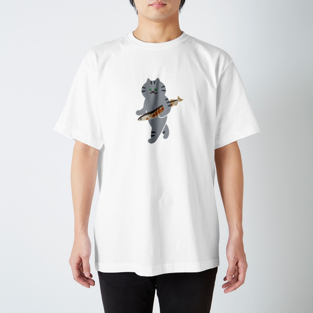 SUIMINグッズのお店の【中】盗んだ焼きサンマと歩き出すねこ Regular Fit T-Shirt