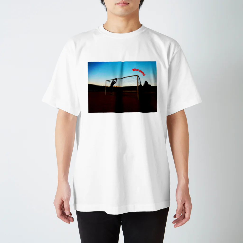 akiyanのNice save!  サッカー Regular Fit T-Shirt