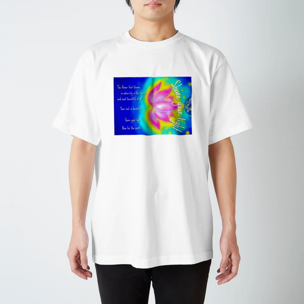 Colorful LeafのShare your light2 Regular Fit T-Shirt