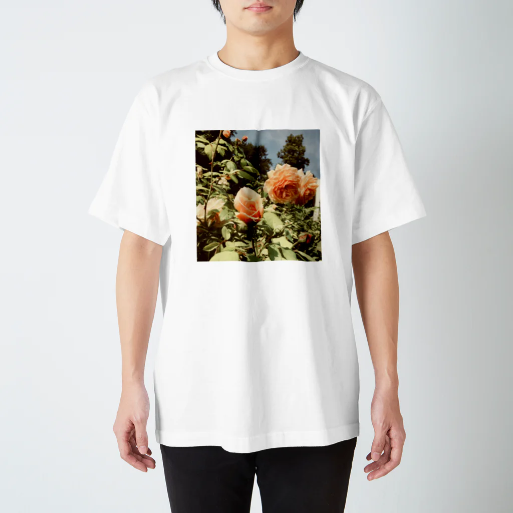 sakurako_andoのイングリッシュローズガーデン Regular Fit T-Shirt