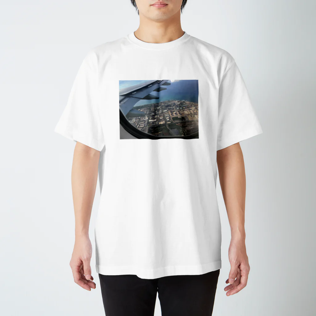 NATSUKO-SHOPの飛行機の窓から スタンダードTシャツ