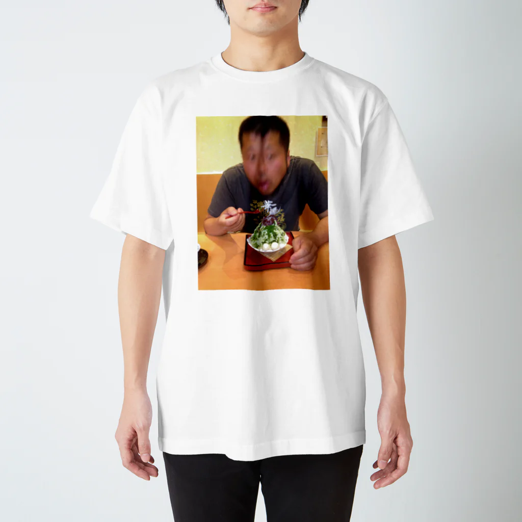 山川 友子のカキ氷を食べる夫 Regular Fit T-Shirt