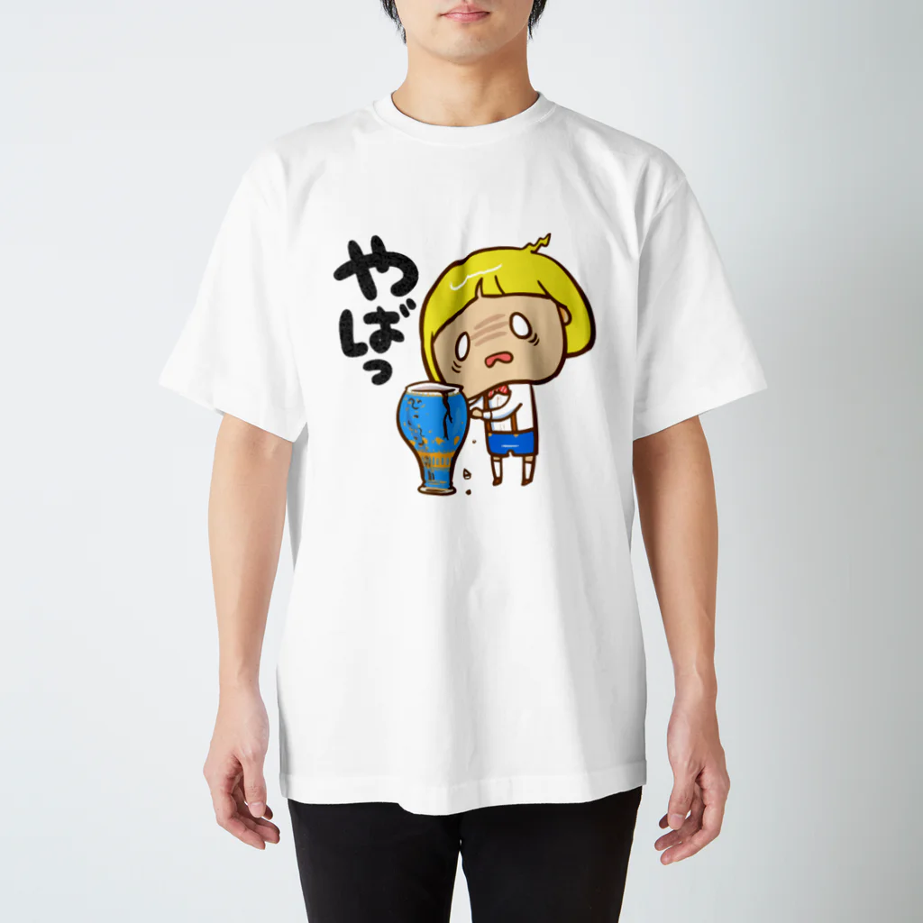 気になるショップ 本店の大人びた子役くん Regular Fit T-Shirt