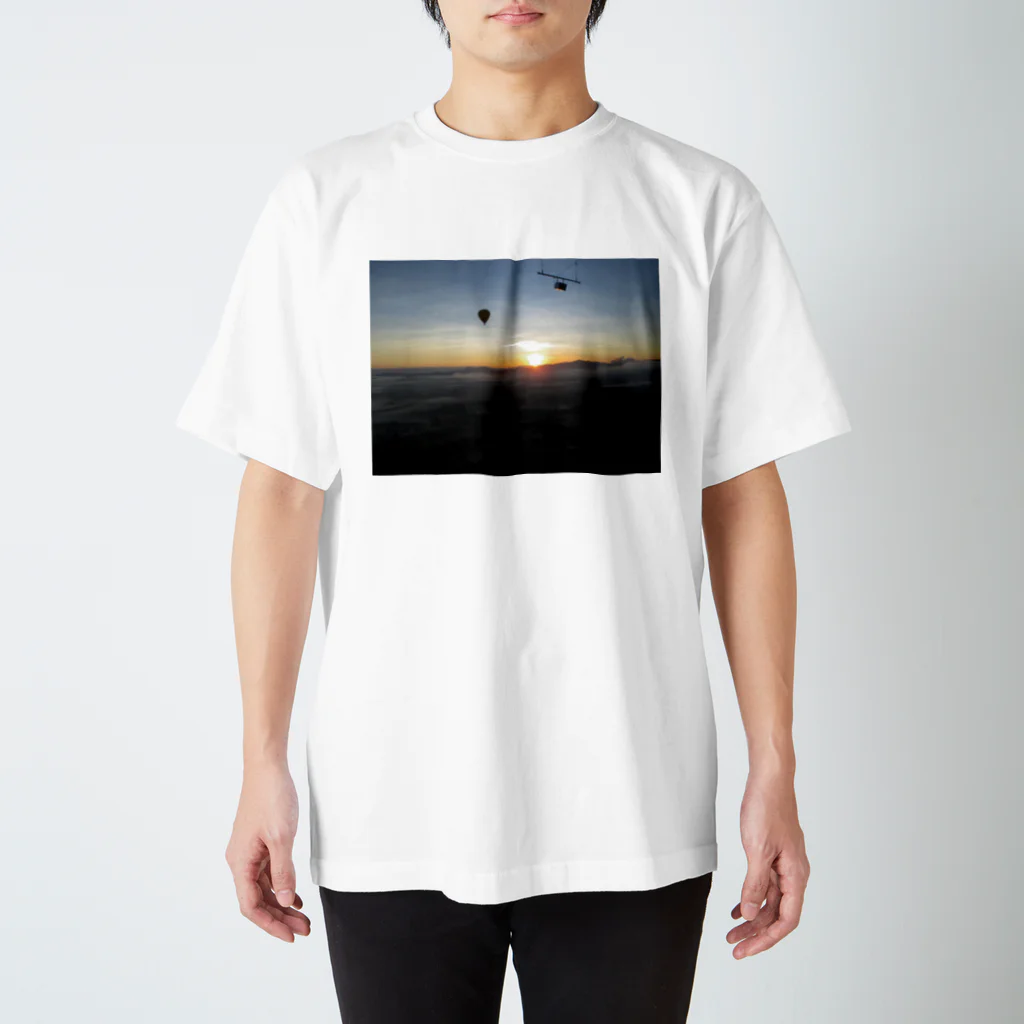 Shop Of Futureのケアンズの朝日 Regular Fit T-Shirt