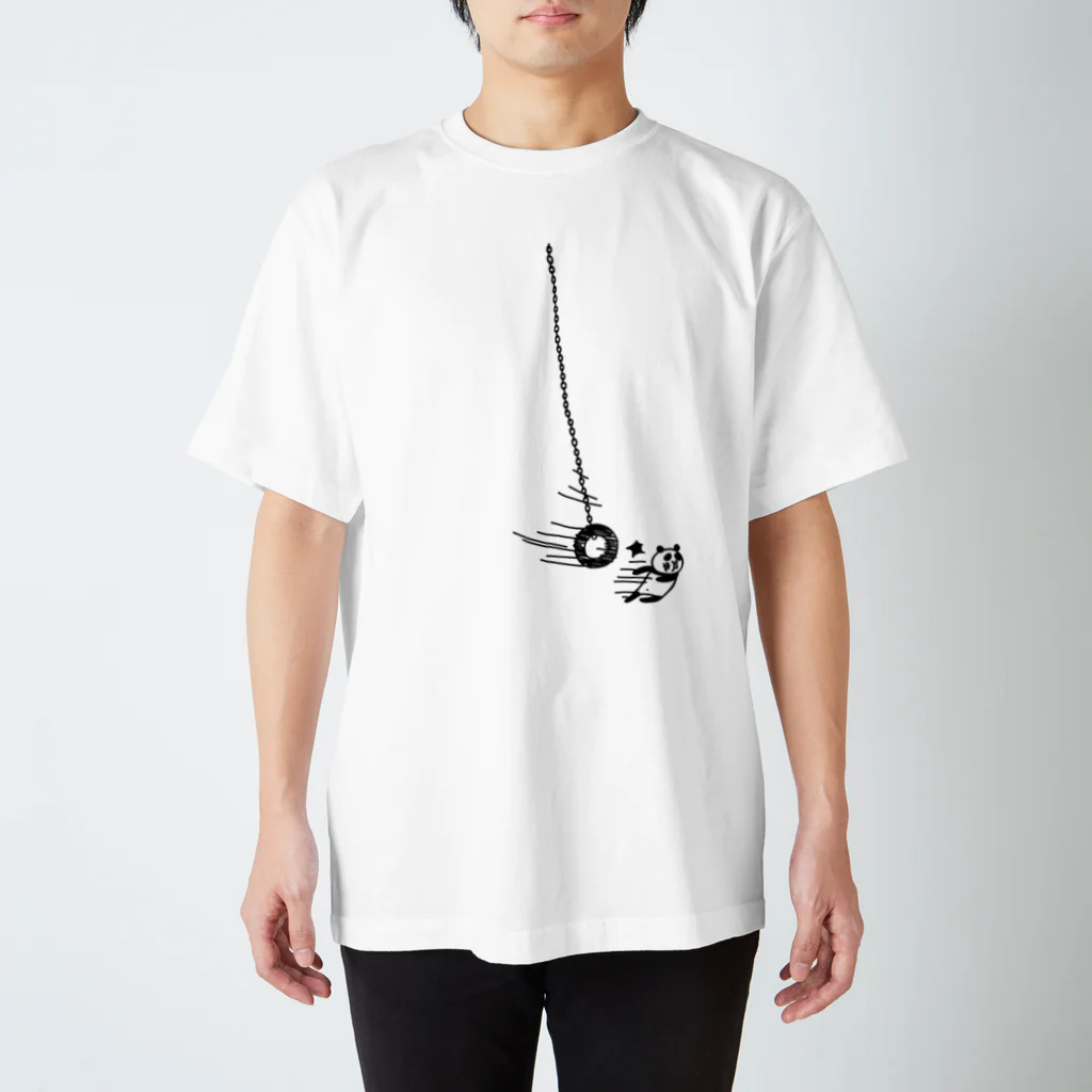 PokuStarのタイヤで遊ぶパンダ Regular Fit T-Shirt