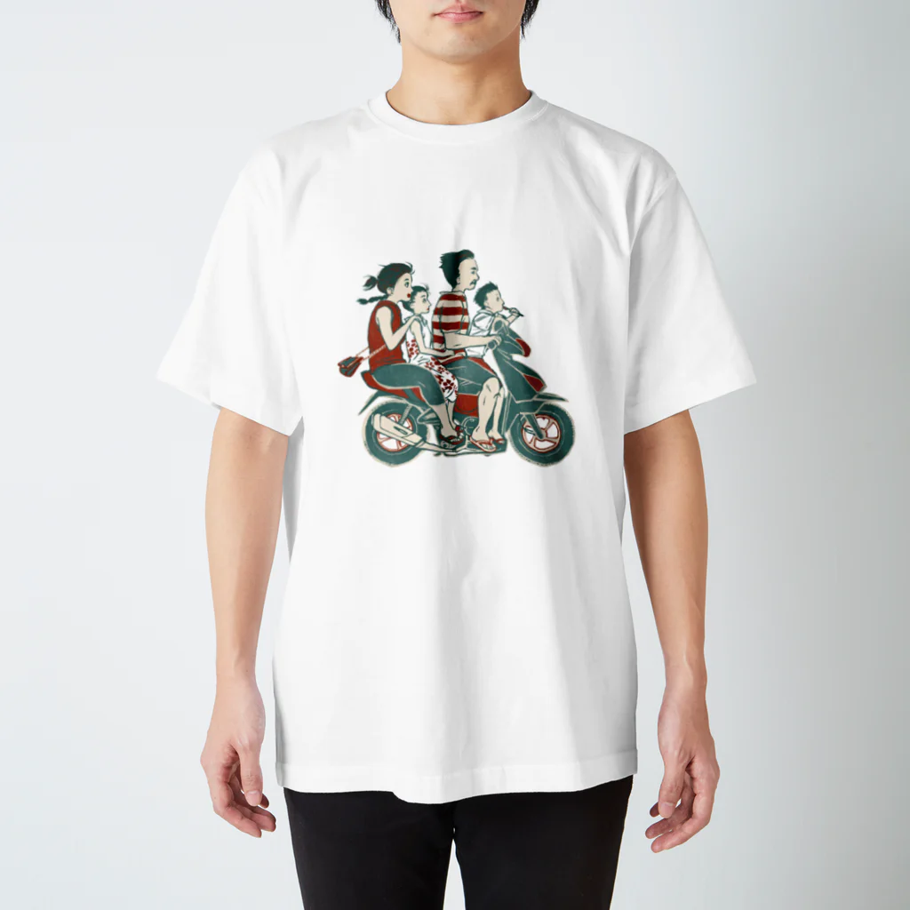 IZANAMI by Akane Yabushitaの【バリの人々】バイク家族乗り Regular Fit T-Shirt