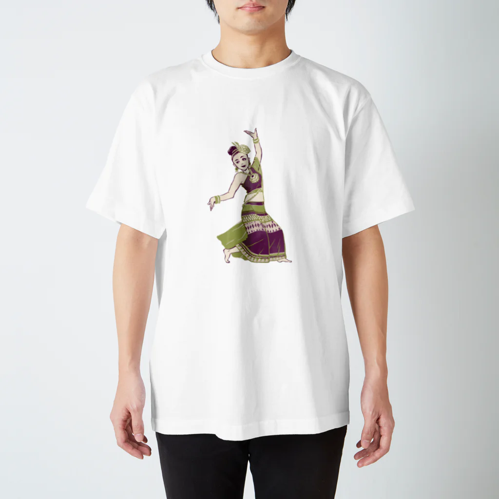 IZANAMI by Akane Yabushitaの【タイの人々】伝統舞踊のダンサー Regular Fit T-Shirt