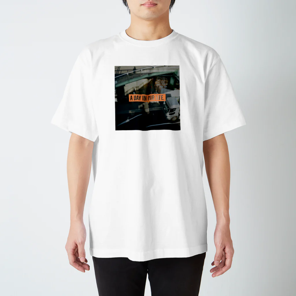 Kohei IwataのA day in our life. Regular Fit T-Shirt