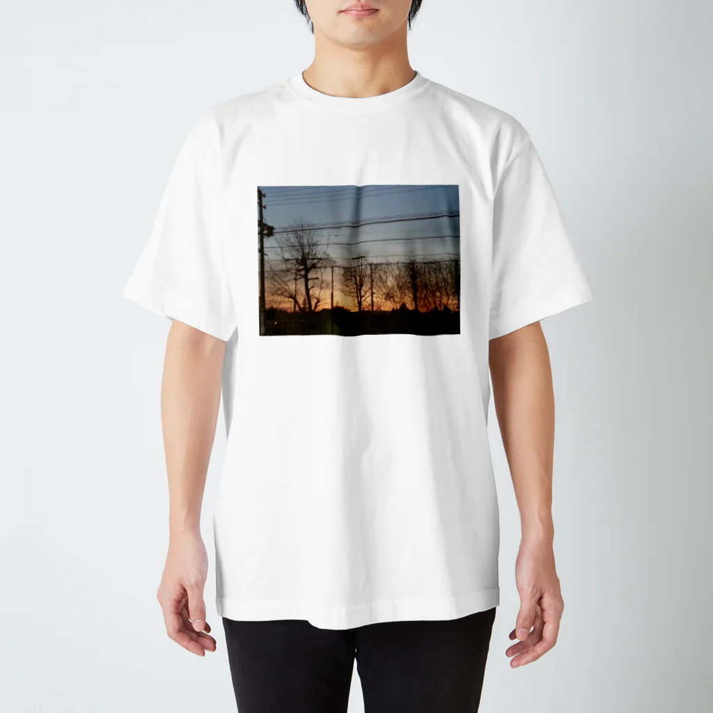 MA-BOUの隠れ屋の夕暮れの風景 スタンダードTシャツ