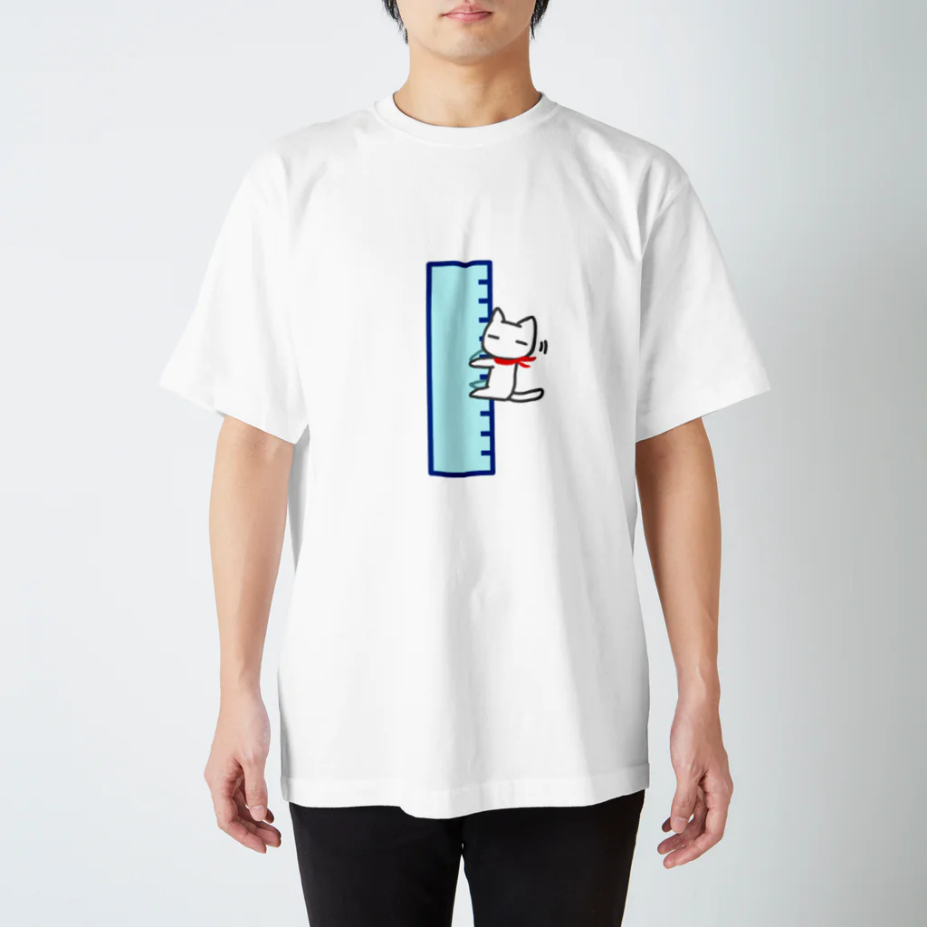 リコペマの直線定規にしがみつくネコ Regular Fit T-Shirt